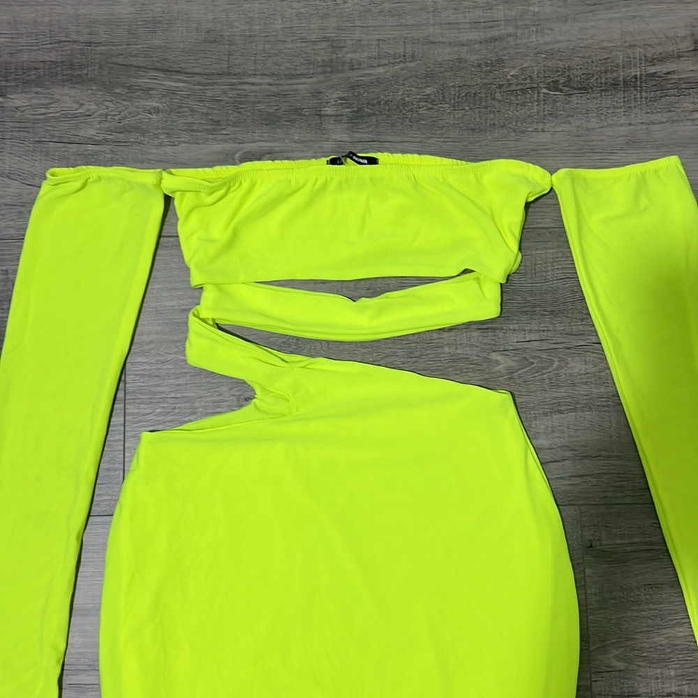 Dress - Picture 2 of 10